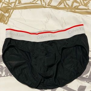 Small black/white Calvin Klein